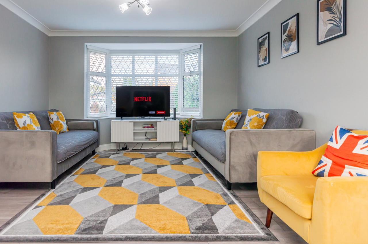Stunning Place, Close To Windsor & Heathrow & Private Parking Burnham  Εξωτερικό φωτογραφία